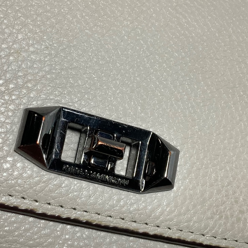 NWOT - Rebecca Minkoff Wallet/Clutch on chain - Picture 4 of 16